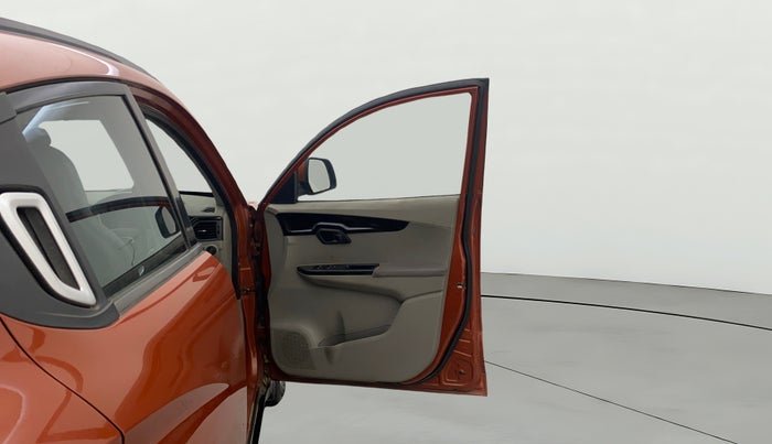 2016 Mahindra Kuv100 K8 D 6 STR, Diesel, Manual, 90,470 km, RHS Front Door