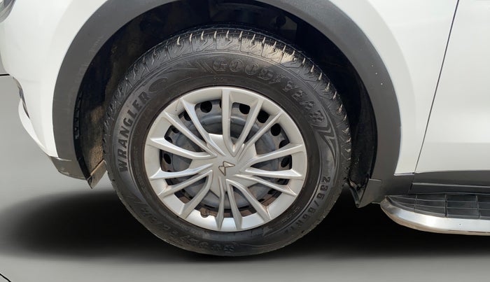 2021 Mahindra XUV700 AX 3 P AT 5 STR, Petrol, Automatic, 65,053 km, Left Front Wheel