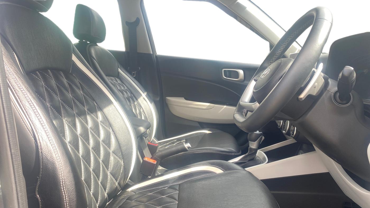 2023 Hyundai VENUE SX (O) 1.0 TURBO DCT, Petrol, Automatic, 8,464 km, Right Side Front Door Cabin