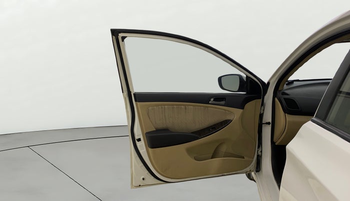 2016 Hyundai Verna 1.6 VTVT SX, CNG, Manual, 80,368 km, LHS Front Door