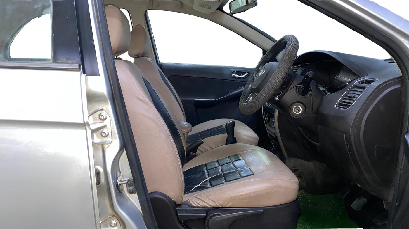 2015 Tata Bolt XT REVOTRON, CNG, Manual, 48,311 km, Right Side Front Door Cabin