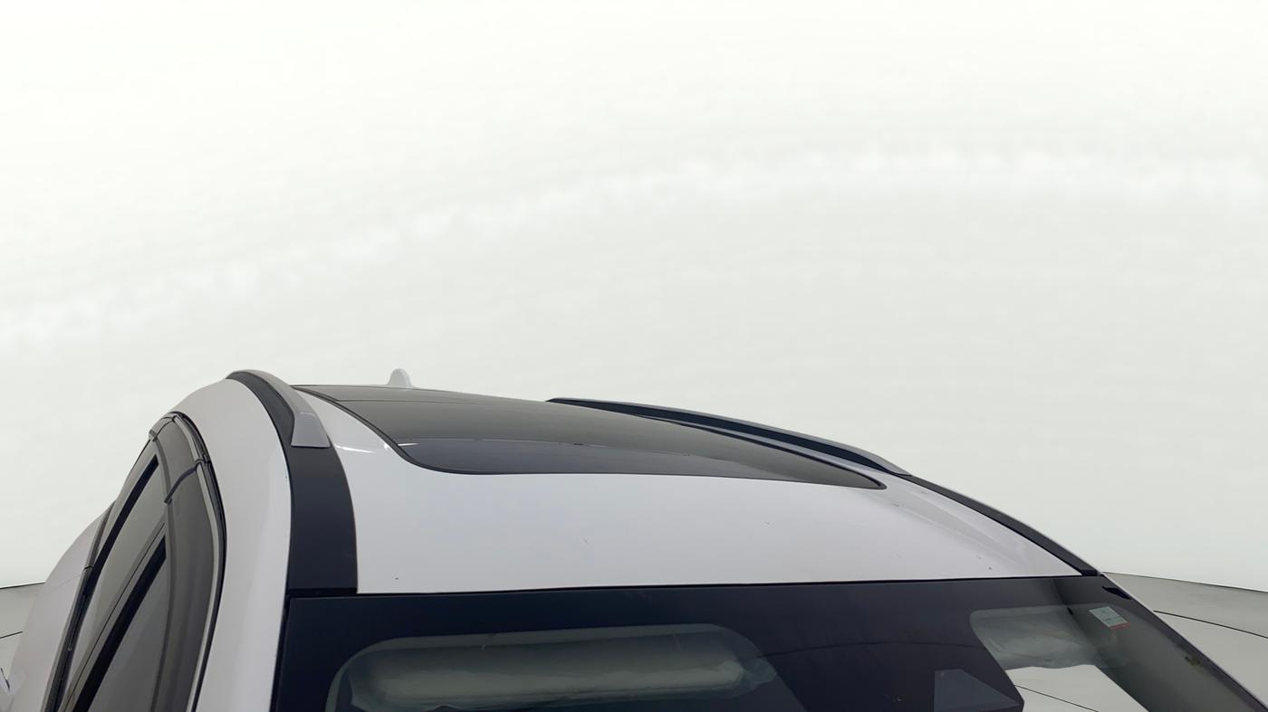2022 Mahindra XUV700 AX 7 LUXURY P AT 7 STR, Petrol, Automatic, 38,547 km, Roof