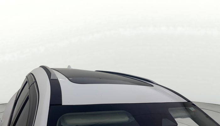 2022 Mahindra XUV700 AX 7 LUXURY P AT 7 STR, Petrol, Automatic, 38,547 km, Roof