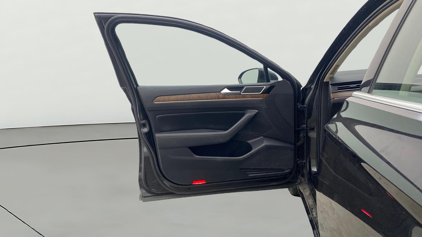 2018 Volkswagen Passat HIGHLINE DSG, Diesel, Automatic, 85,093 km, LHS Front Door