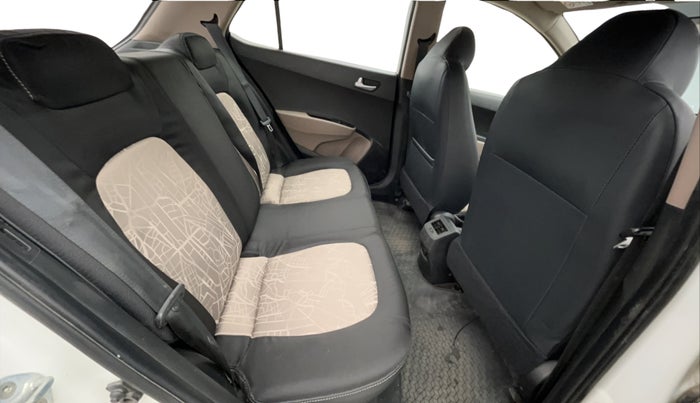 2016 Hyundai Grand i10 Sports plus 1.2, Petrol, Manual, 69,094 km, Right Side Rear Door Cabin