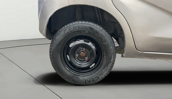 2017 Datsun Redi Go T (O), Petrol, Manual, 42,661 km, Right Rear Wheel