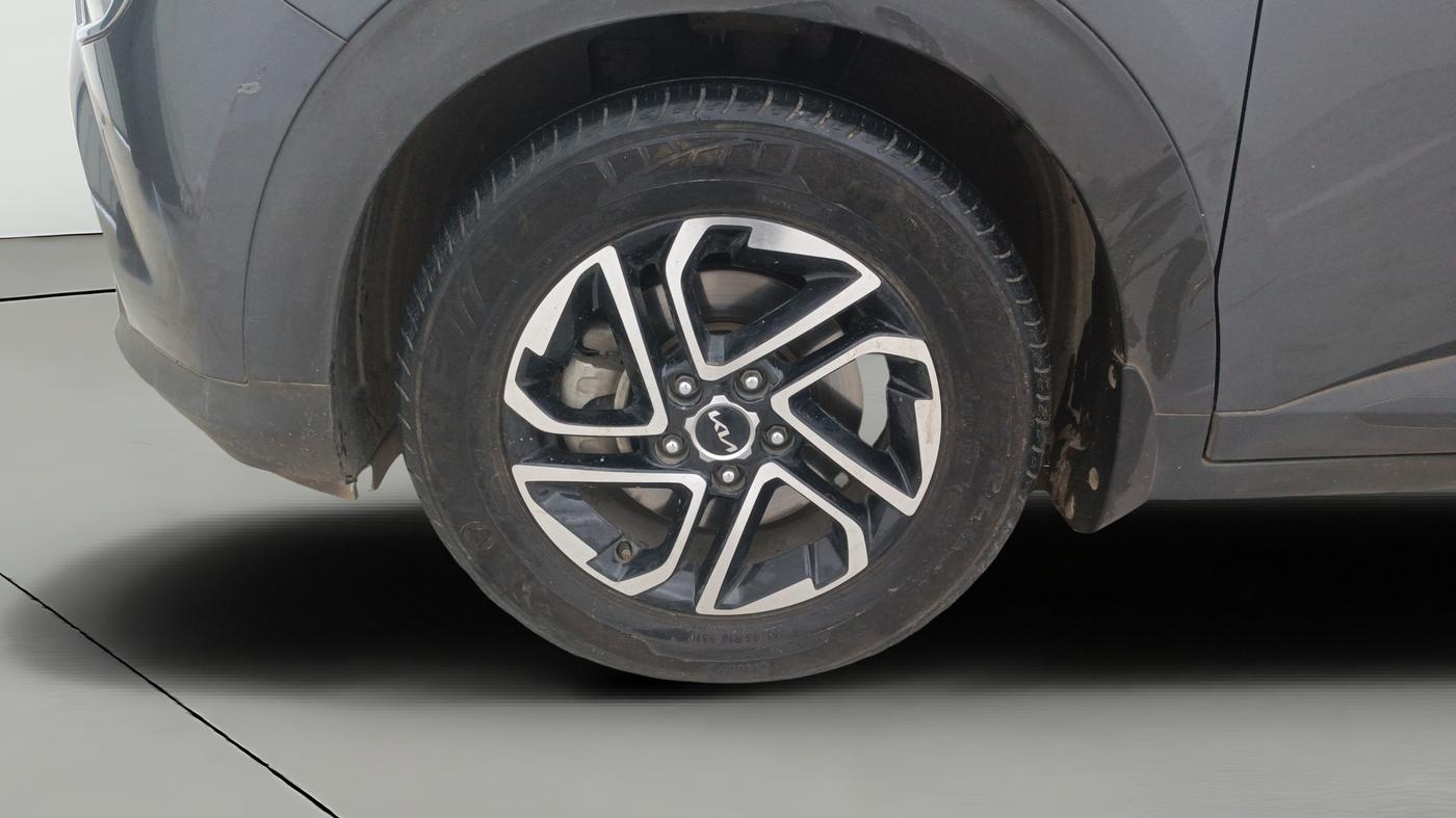 2022 KIA CARENS PRESTIGE PLUS 1.5 DIESEL 7 STR, Diesel, Manual, 1,27,075 km, Left Front Wheel