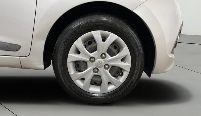 2016 Hyundai Grand i10 SPORTZ 1.2 KAPPA VTVT, Petrol, Manual, 38,981 km, Right Front Wheel