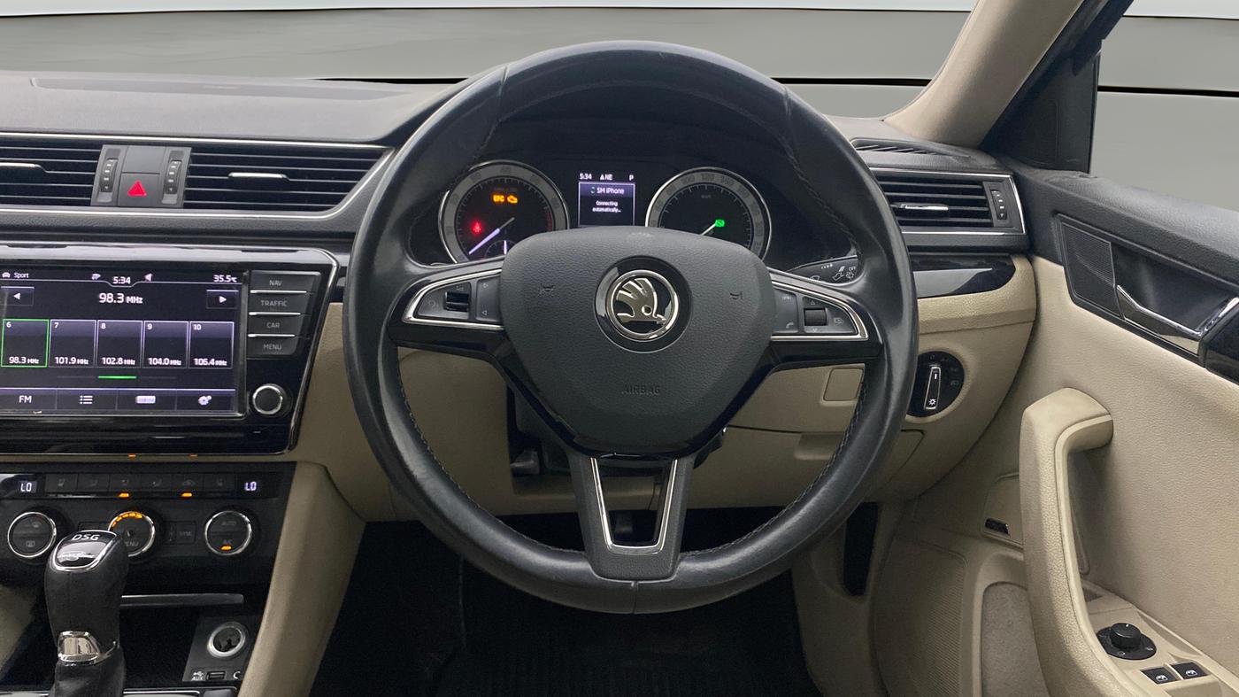 2017 Skoda Superb L&K 1.8 TSI AT, Petrol, Automatic, 65,419 km, Steering Wheel Close Up