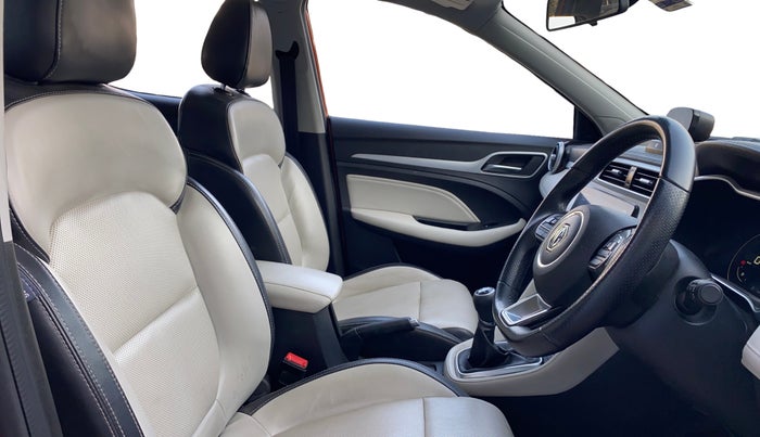 2022 MG ASTOR SHARP EX 1.5 MT, Petrol, Manual, 24,790 km, Right Side Front Door Cabin