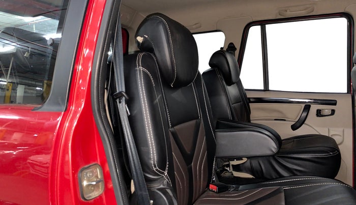 2024 Mahindra SCORPIO CLASSIC S11 MT 7S CC, Diesel, Manual, 25,948 km, Right Side Rear Door Cabin