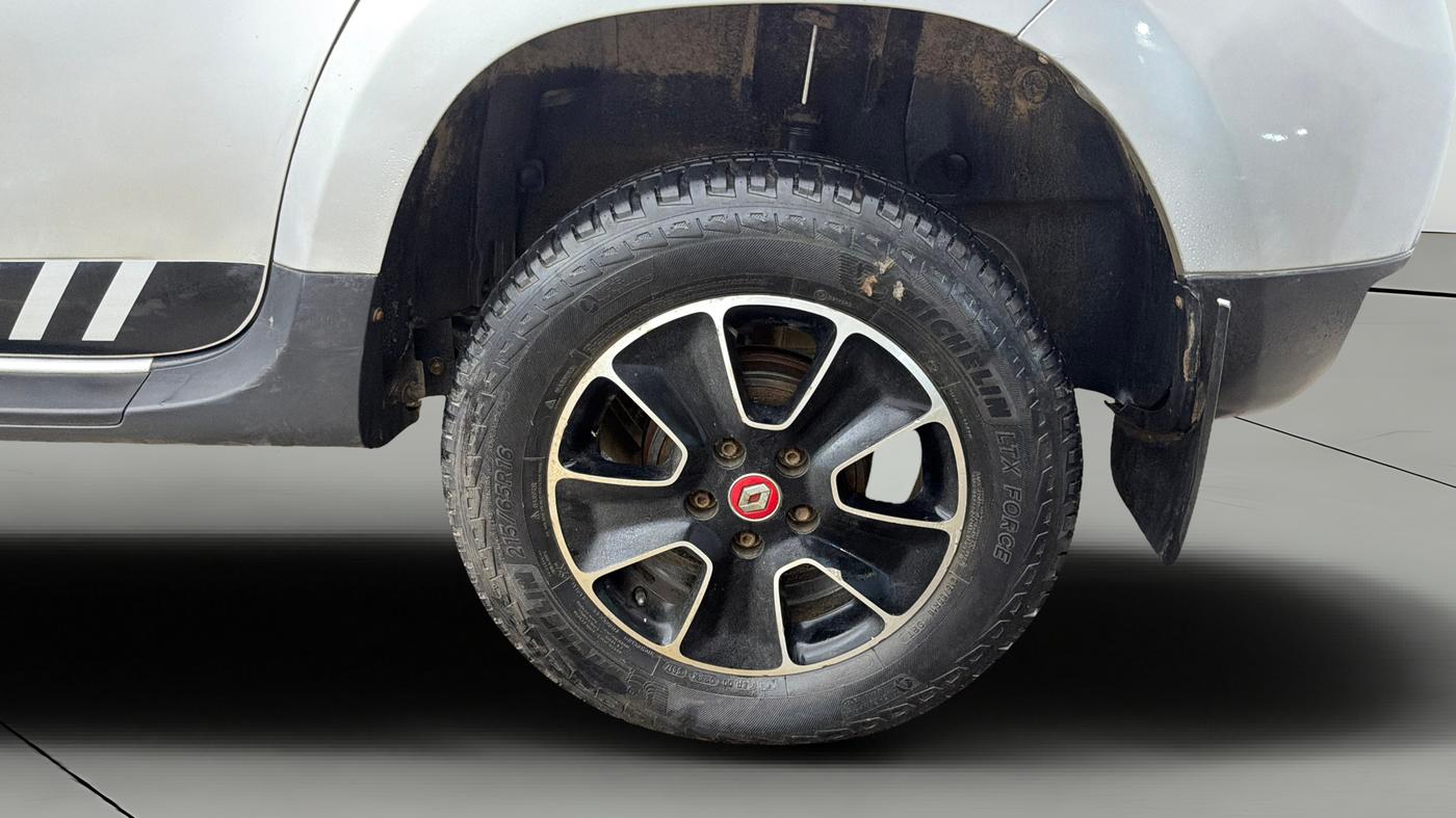 2017 Renault Duster RXS CVT, Petrol, Automatic, 56,055 km, Left Rear Wheel