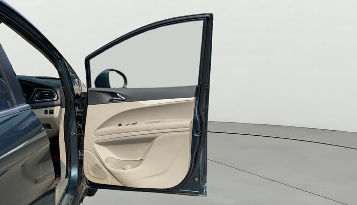 2020 Mahindra MARAZZO M 6 + 8 STR, Diesel, Manual, 73,903 km, RHS Front Door