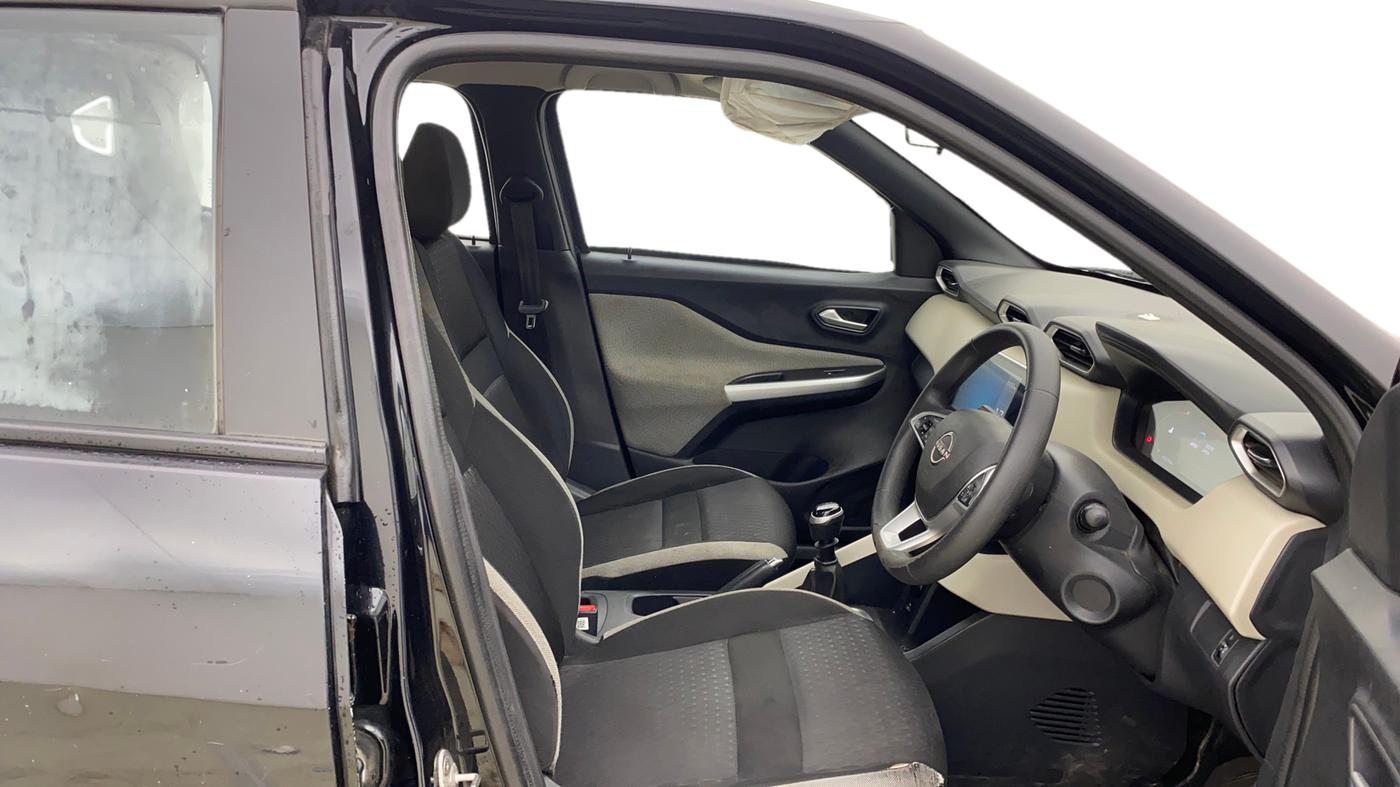 2021 Nissan MAGNITE XV MT, Petrol, Manual, 38,828 km, Right Side Front Door Cabin