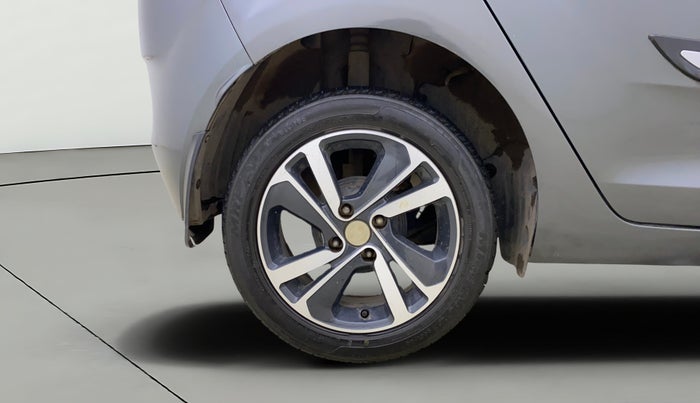 2022 Tata ALTROZ XZ PETROL, Petrol, Manual, 62,856 km, Right Rear Wheel