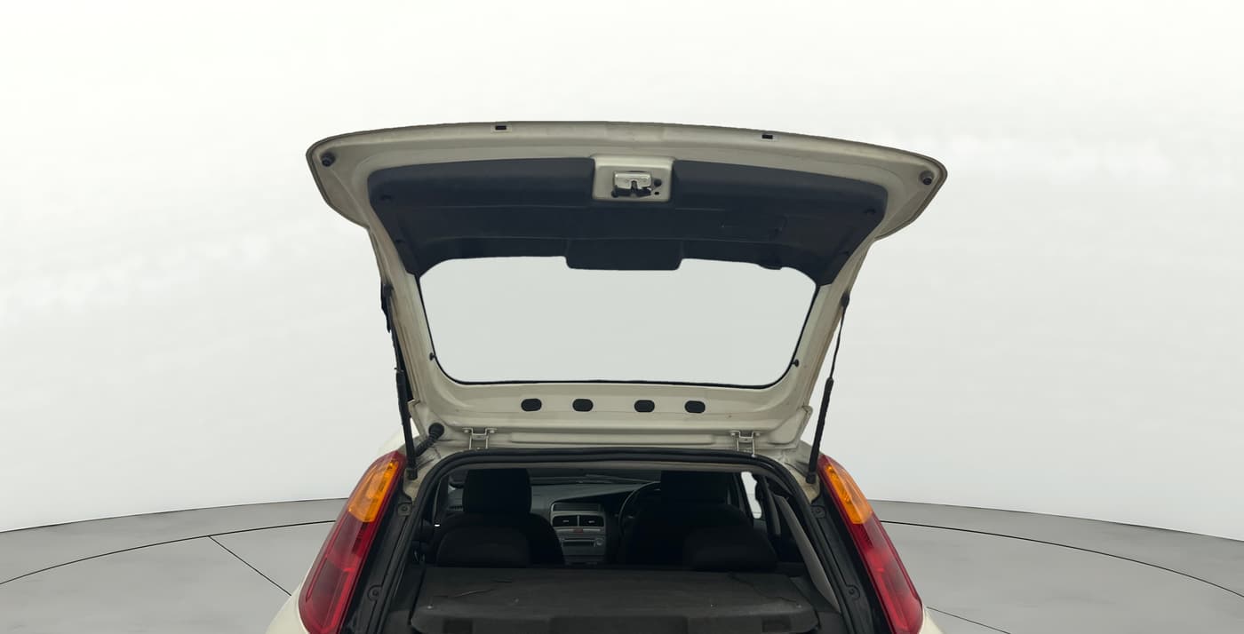 2013 Fiat Grand Punto Emotion 1.3, Diesel, Manual, 1,05,831 km, Boot Door Open
