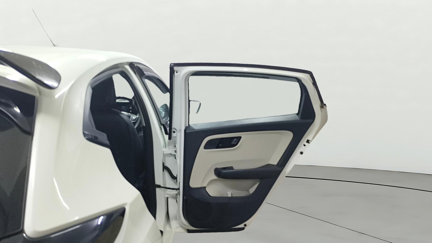 2022 Tata ALTROZ XM PLUS PETROL, Petrol, Manual, 36,662 km, RHS Rear Door