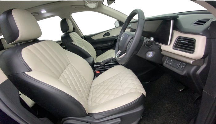 2024 Mahindra XUV700 AX 5 P AT 5 STR, Petrol, Automatic, 49,602 km, Right Side Front Door Cabin