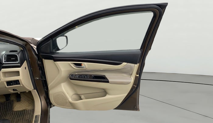 2016 Maruti Ciaz ZXI+, Petrol, Manual, 1,00,415 km, RHS Front Door