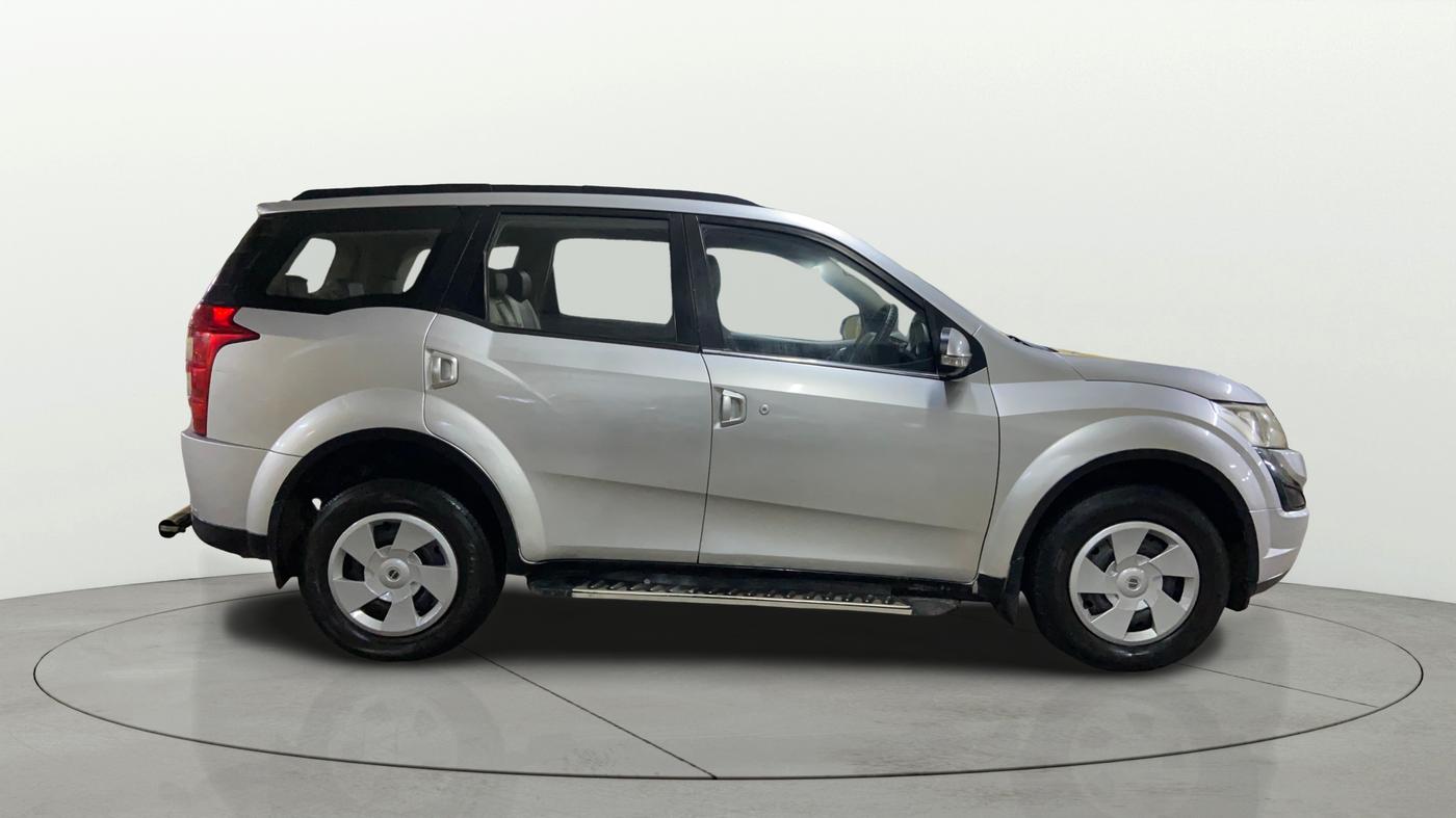 2017 Mahindra XUV500 W6, Diesel, Manual, 94,939 km, Right Side View
