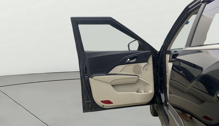 2021 Mahindra XUV300 W8 (O) 1.2 PETROL, Petrol, Manual, 82,584 km, LHS Front Door