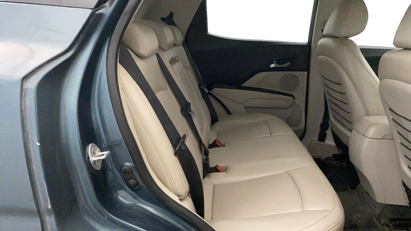 2019 Mahindra XUV300 W8 (O) 1.2 PETROL, Petrol, Manual, 80,553 km, Right Side Rear Door Cabin
