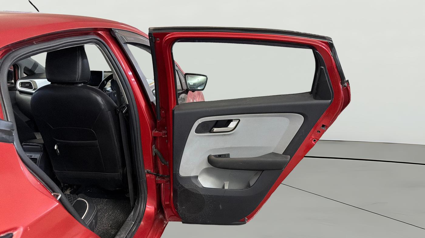 2020 Tata ALTROZ XZ PETROL, Petrol, Manual, 96,492 km, RHS Rear Door