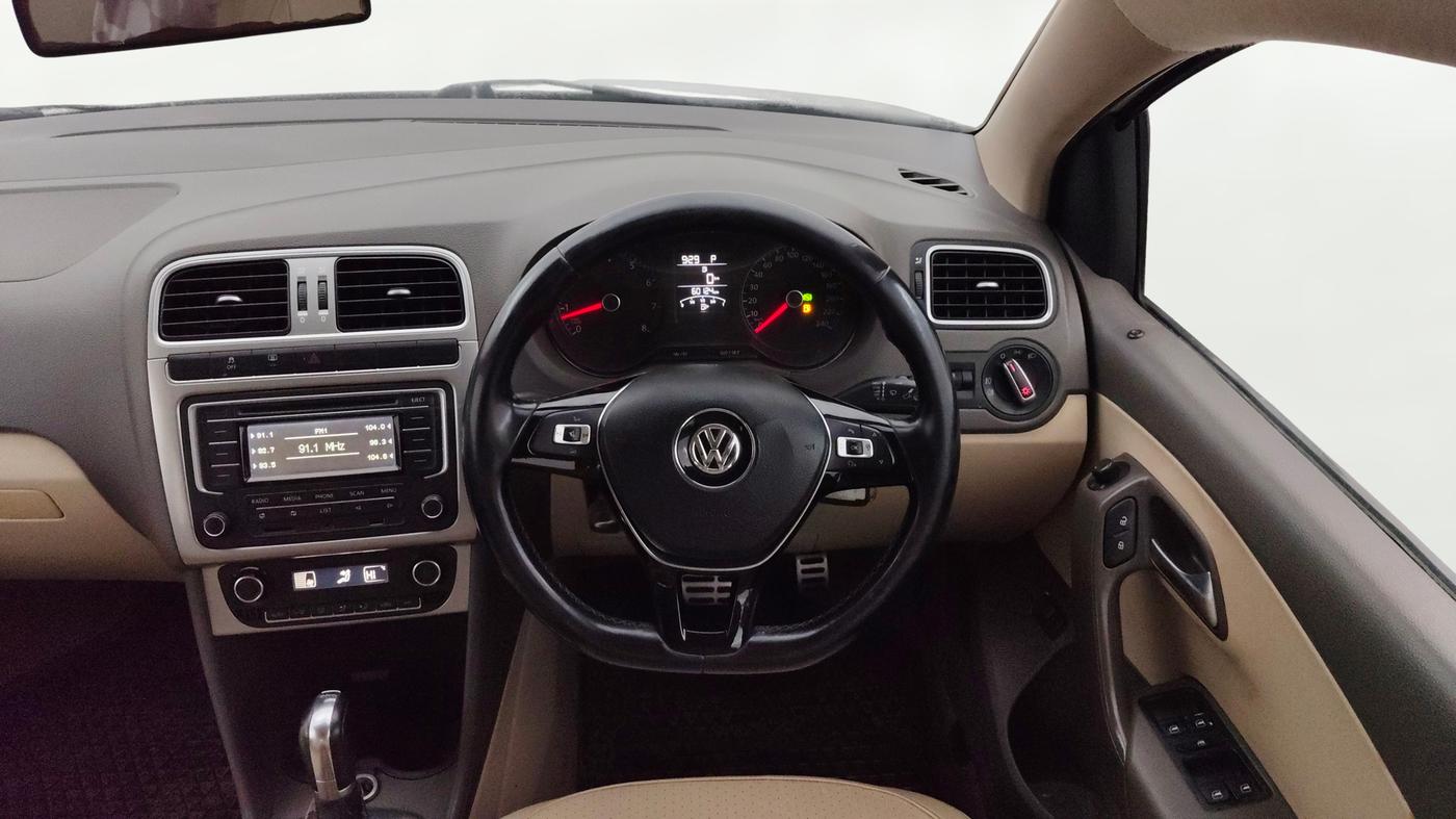 2015 Volkswagen Vento HIGHLINE PETROL AT, Petrol, Automatic, 60,126 km, Steering Wheel Close Up