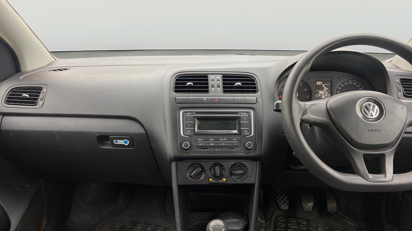 2015 Volkswagen Polo COMFORTLINE 1.2L, Petrol, Manual, 1,36,870 km, Air Conditioner