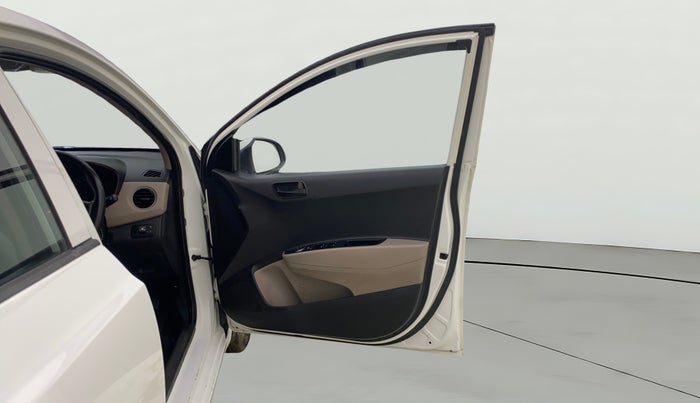 2017 Hyundai Grand i10 MAGNA 1.2 KAPPA VTVT, CNG, Manual, 66,826 km, RHS Front Door