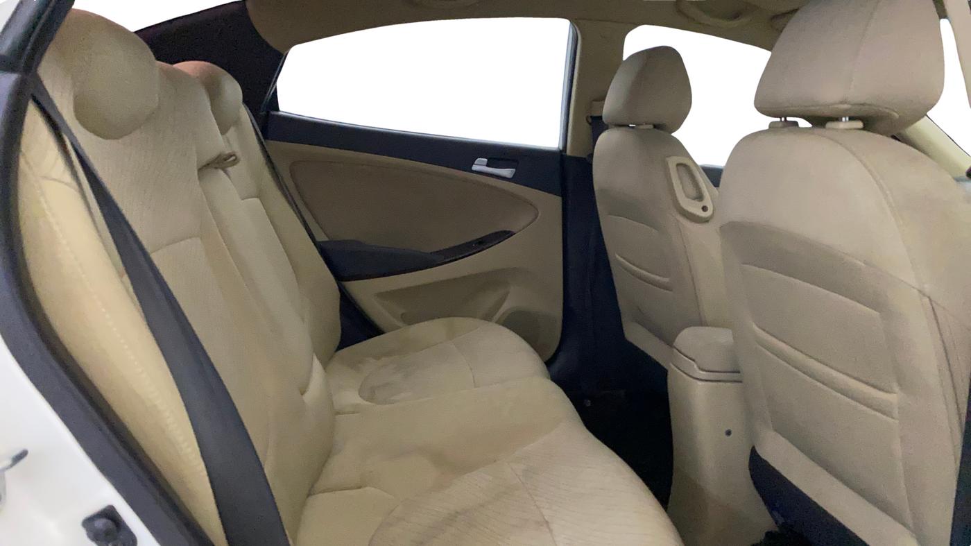 2015 Hyundai Verna FLUIDIC 4S 1.6 VTVT S, CNG, Manual, 71,680 km, Right Side Rear Door Cabin
