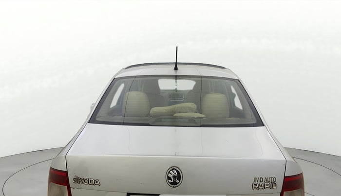 2015 Skoda Rapid AMBITION 1.6 MPI MT, Petrol, Manual, 1,43,066 km, Rear Windshield