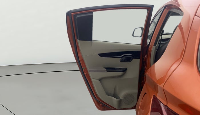 2016 Mahindra Kuv100 K6 6 STR, Petrol, Manual, 34,715 km, LHS Rear Door