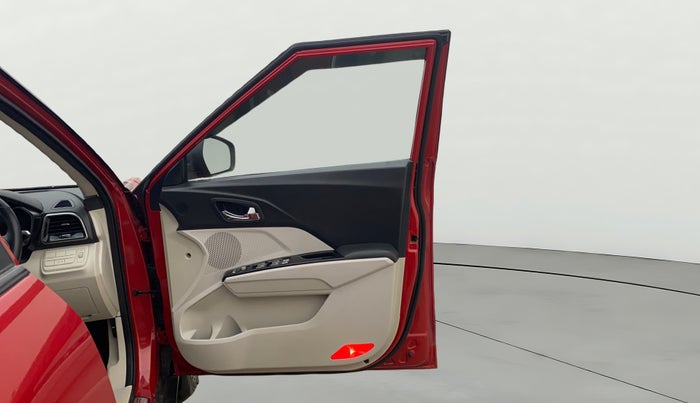 2021 Mahindra XUV300 W8 1.2 PETROL, Petrol, Manual, 58,461 km, RHS Front Door