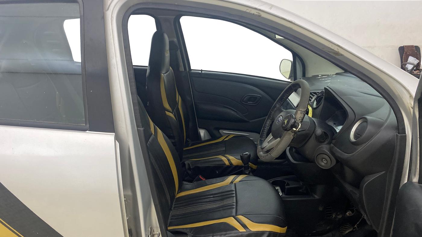 2018 Datsun Redi Go GOLD LIMITED EDITION, Petrol, Manual, 20,282 km, Right Side Front Door Cabin