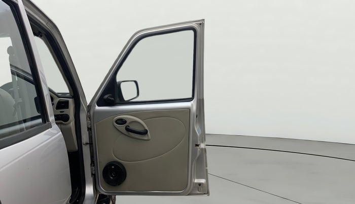 2021 Mahindra Scorpio S3 PLUS, Diesel, Manual, 24,774 km, RHS Front Door