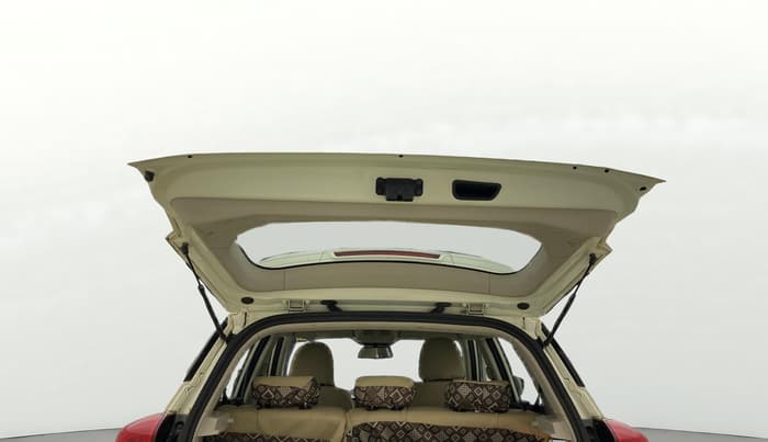 2020 Mahindra XUV300 W8 1.5 DIESEL, Diesel, Manual, 1,04,864 km, Boot Door Open