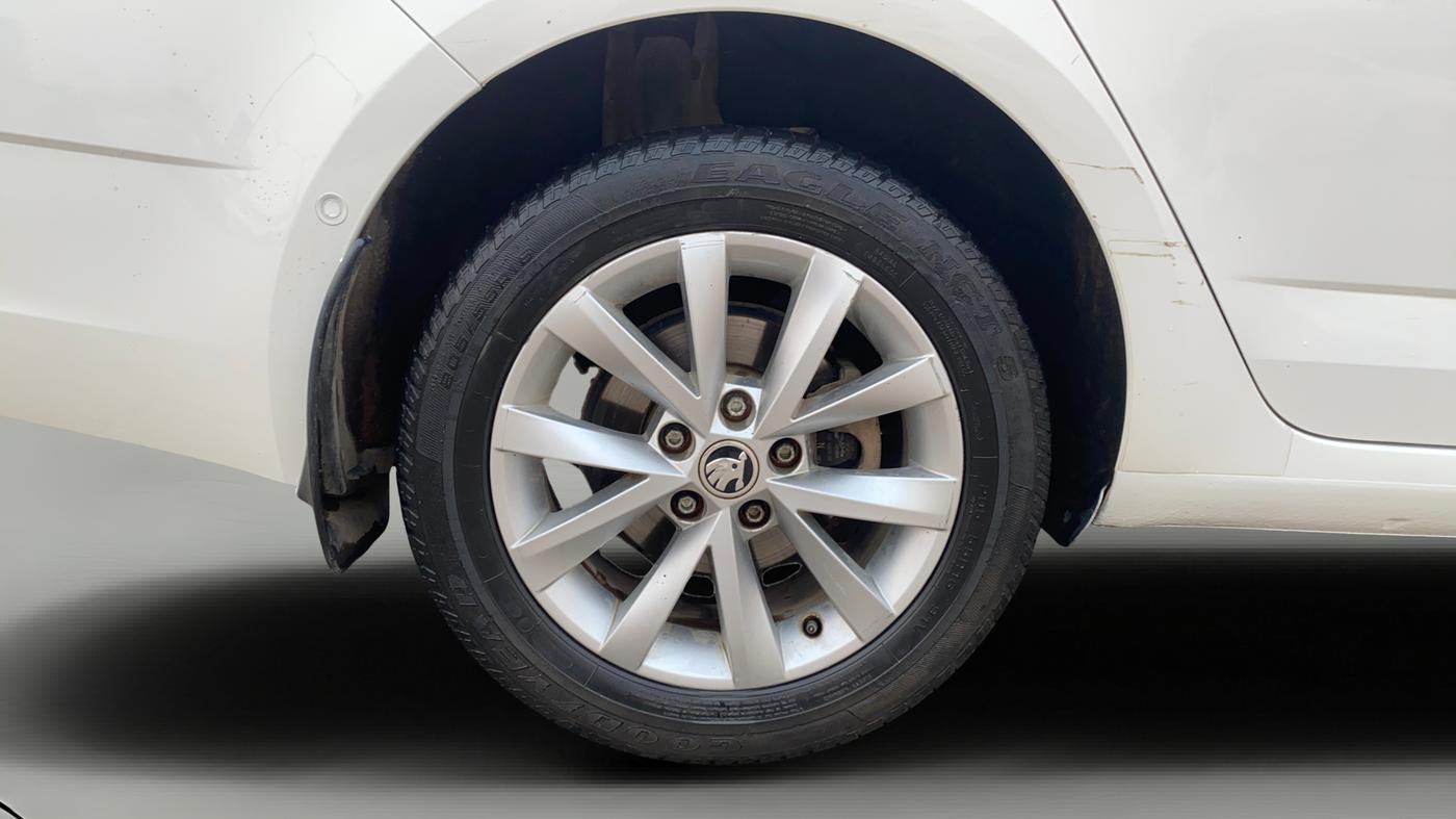 2018 Skoda Octavia L&K 1.8 TSI AT, Petrol, Automatic, 52,698 km, Right Rear Wheel