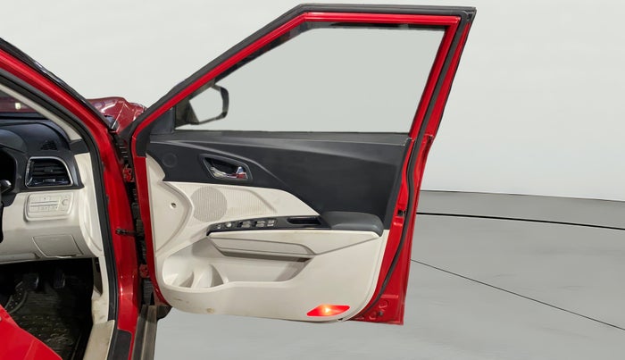 2021 Mahindra XUV300 W8 (O) 1.2 PETROL, Petrol, Manual, 39,740 km, RHS Front Door