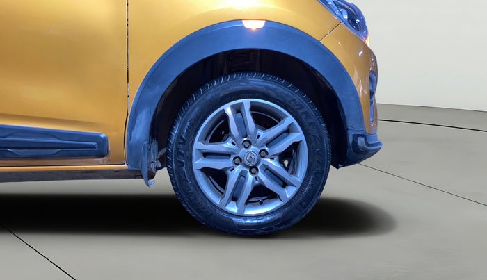 2020 Renault TRIBER RXZ, Petrol, Manual, 42,900 km, Right Front Wheel