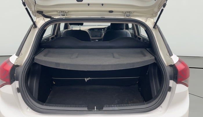 2016 Hyundai Elite i20 SPORTZ 1.2, Petrol, Manual, 27,637 km, Boot Open Zoomed View