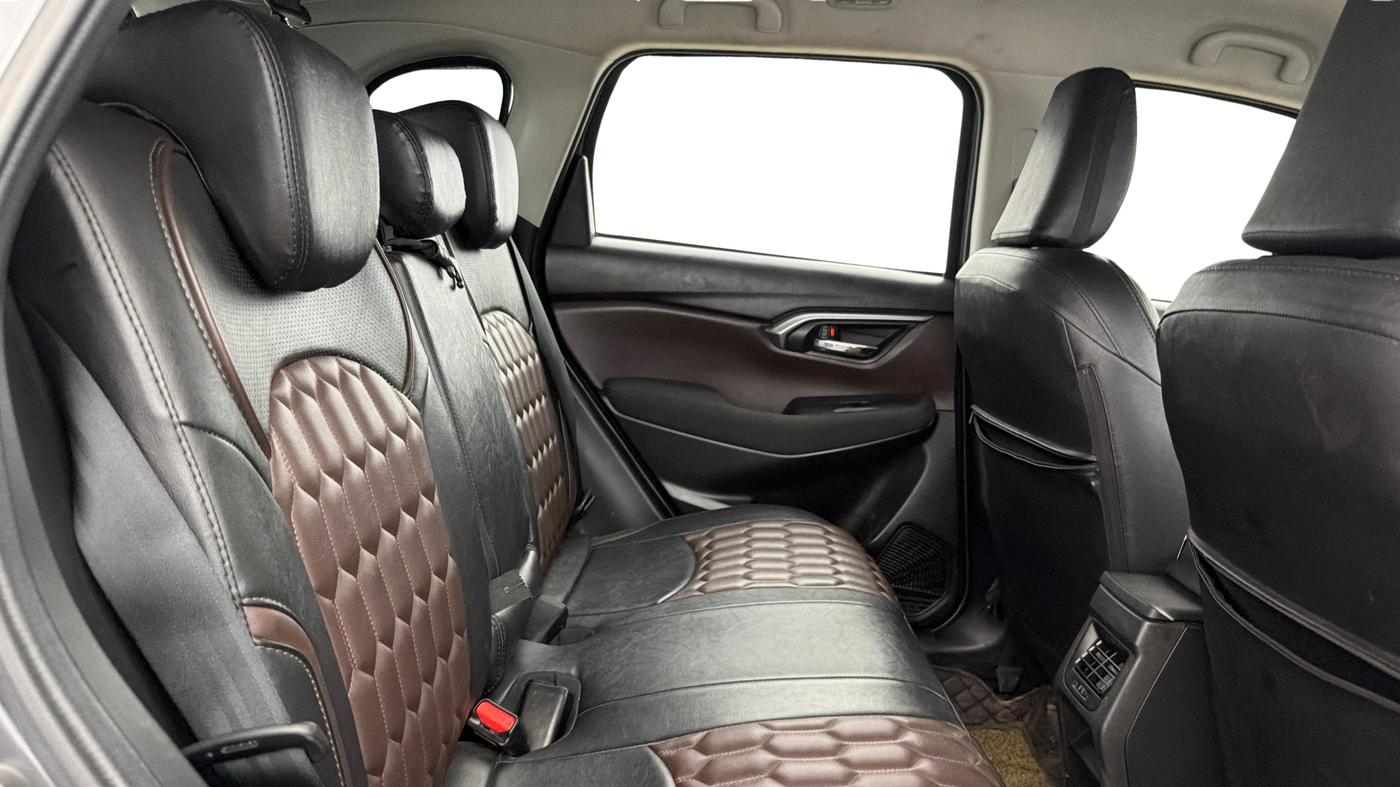 2024 Maruti Grand Vitara SIGMA SMART HYBRID, Petrol, Manual, 45,152 km, Right Side Rear Door Cabin
