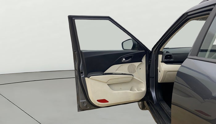 2024 Mahindra XUV 3XO AX5 1.2 L TCMPFi, Petrol, Manual, 27,203 km, LHS Front Door