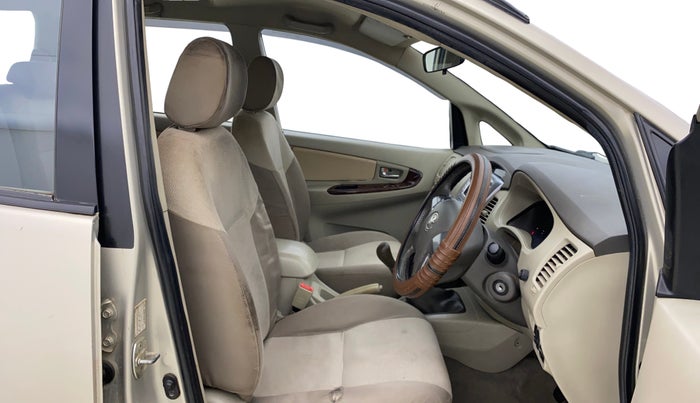 2014 Toyota Innova 2.5 VX 8 STR, Diesel, Manual, 79,175 km, Right Side Front Door Cabin