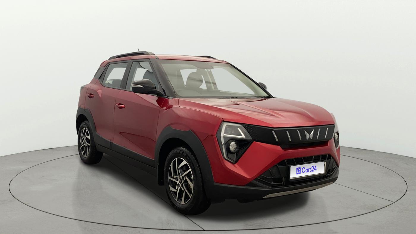 2024 Mahindra XUV 3XO AX5 1.2 L TCMPFi, Petrol, Manual, 28,471 km, Right Front Diagonal
