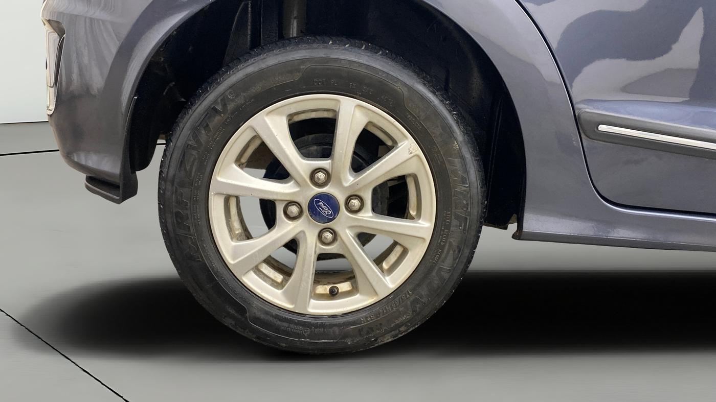 2019 Ford New Figo TITANIUM 1.2 PETROL MT, Petrol, Manual, 32,183 km, Right Rear Wheel