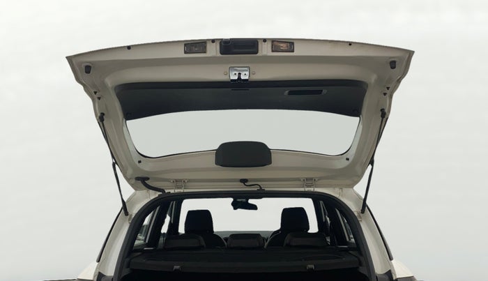 2024 Hyundai VENUE SX(O) 1.0 Turbo DCT Knight Edition, Petrol, Automatic, 15,504 km, Boot Door Open