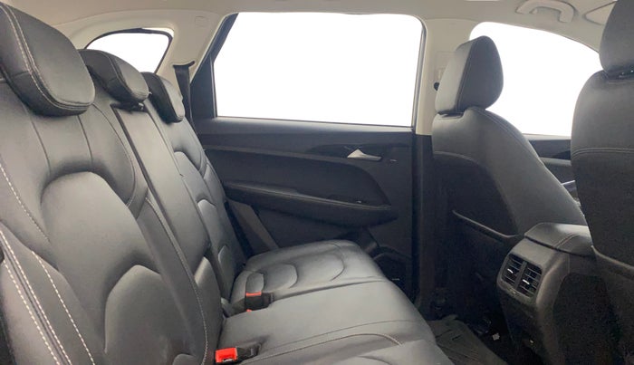 2019 MG HECTOR SMART 1.5 DCT PETROL, Petrol, Automatic, 33,769 km, Right Side Rear Door Cabin