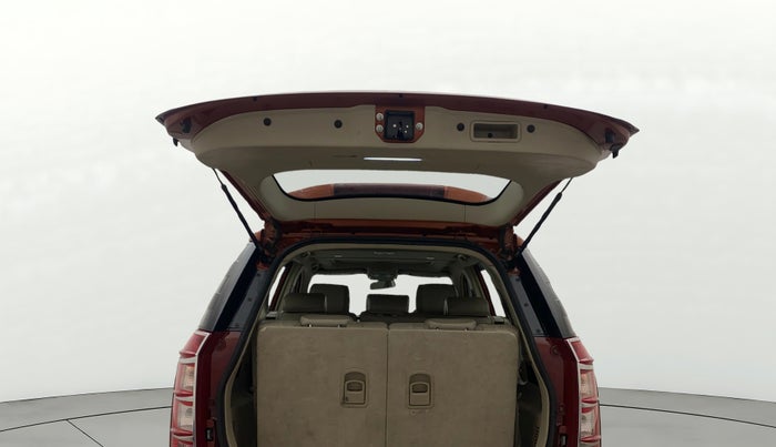 2015 Mahindra XUV500 W10, Diesel, Manual, 95,830 km, Boot Door Open