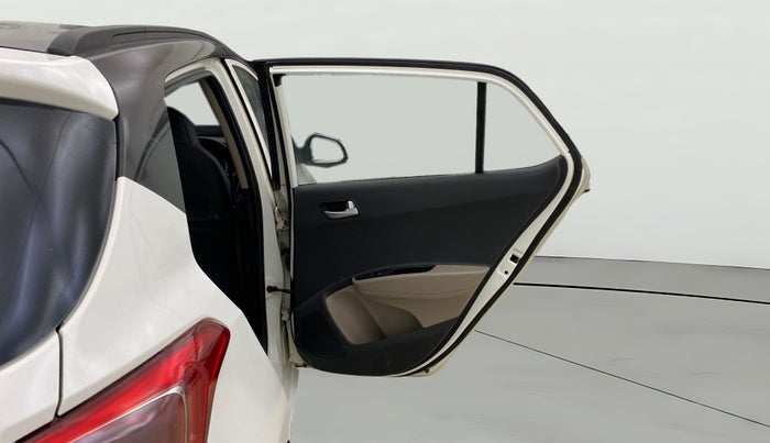 2017 Hyundai Grand i10 SPORTZ (O) AT 1.2 KAPPA VTVT, Petrol, Automatic, 66,322 km, RHS Rear Door